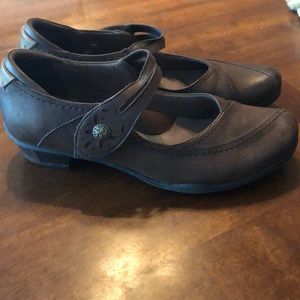Earth Brand Leather Shoes